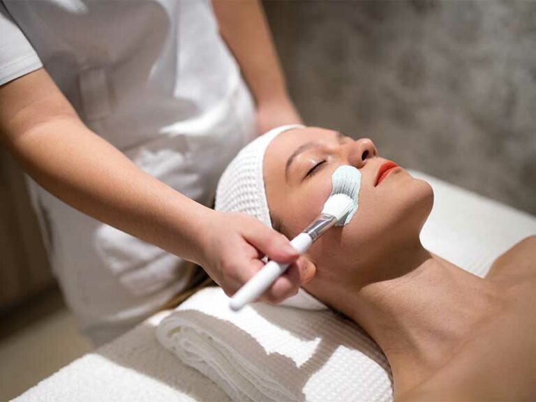 Deep facial cleansing Aesthetic treatments Skin types and ages Skin rejuvenation Makeup residues Environmental pollution Skin vitality Personalized skincare Treatment protocols Skin examination Skin transformation Benefits of deep cleansing Black spot removal Skin smoothing Enhanced skin absorbency Moisturizing and radiance